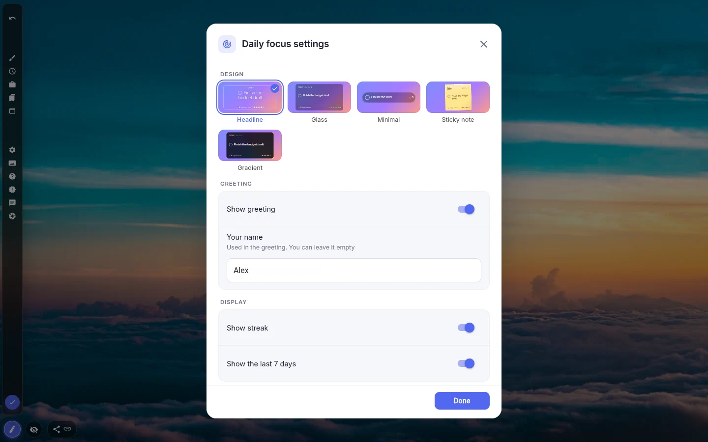 Daily focus settings with live previews of five designs: Headline, Glass, Minimal, Sticky note and Gradient
